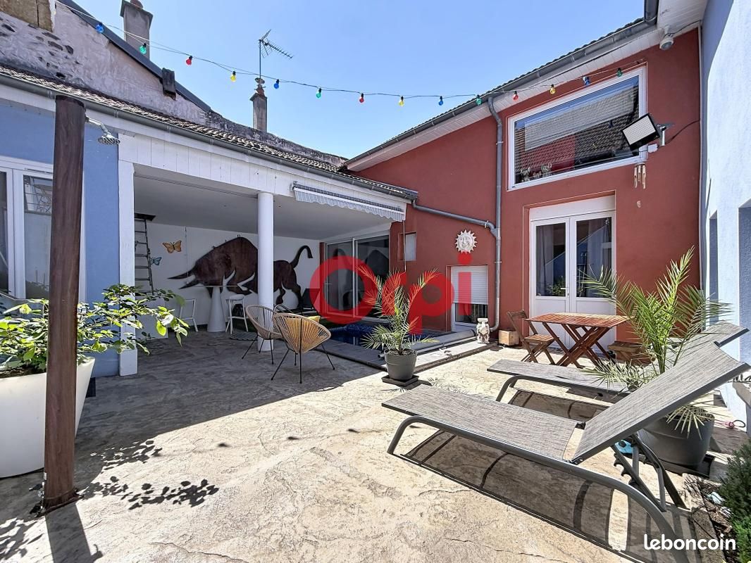 Immeuble 7 pièces 250 m² · à Cusset · 250 m² · 318 000 €