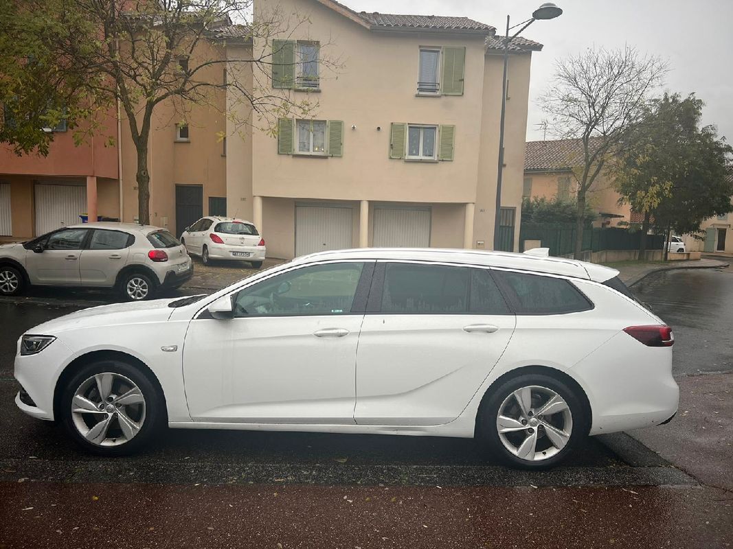 Opel Insignia B SPORTS TOURER 1.5 TURBO 165 CH - Voitures