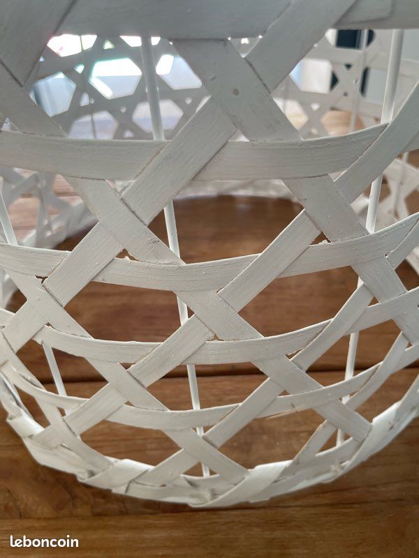 Suspension blanche (image 2)