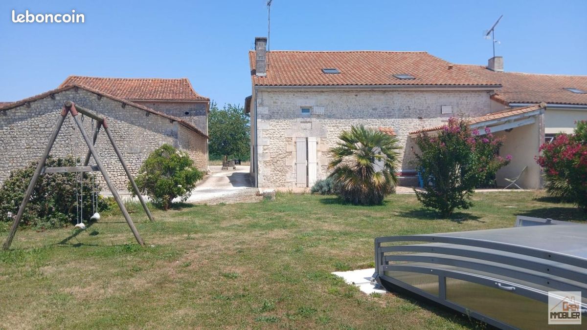Maison 7 pièces 197 m² · à Montmoreau · 197 m² · 223 650 €