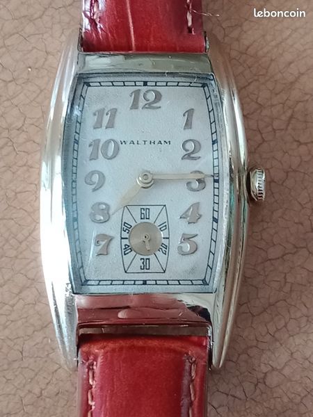 Montre Waltham Mécanique - Boîtier 33mm Acier - Cadran Argenté & Bracelet Cuir Noir - Homme
