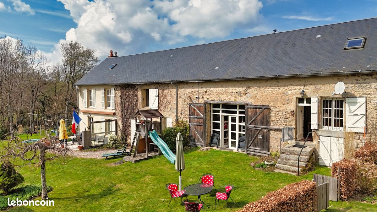 Maison 11 pièces 217 m² · à Arleuf · 217 m² · 179 000 €