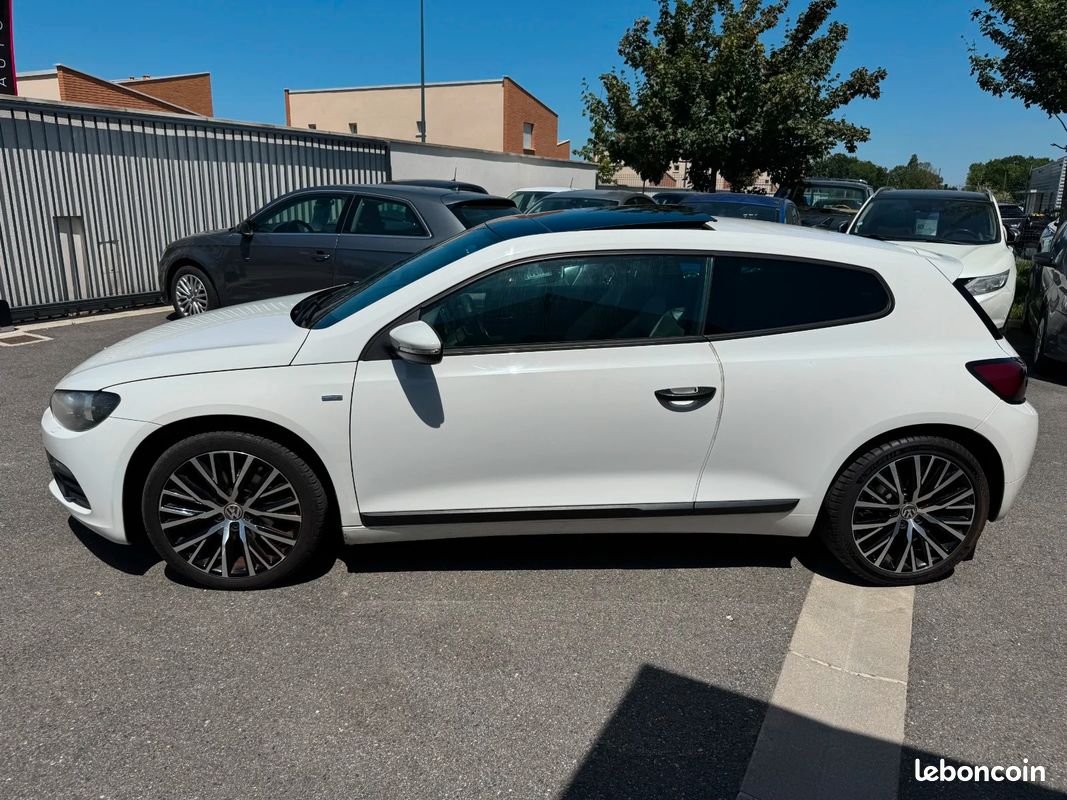 VOLKSWAGEN SCIROCCO LIFE 1.4 TSI 122 cv + TOIT OUVRANT + SIÈGES AV CHAUFFANTS + CLIMATISATION BI-ZONE + RADAR AR (image 6)