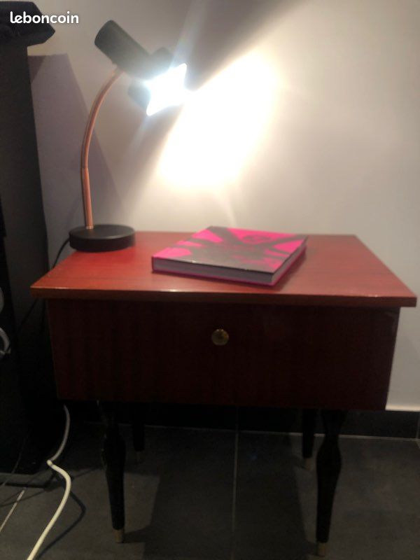 Table de chevet en bois vintage (image 1)