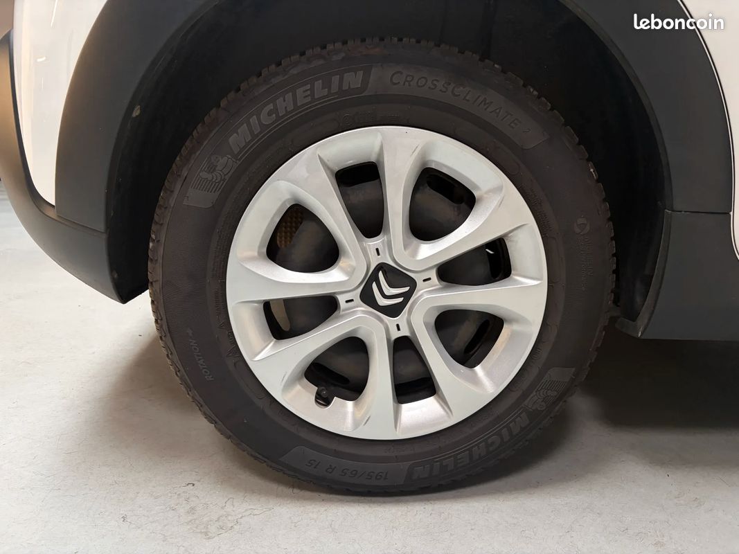Citroen C3 Feel 82 ch - Origine France - Courroie effectuée - Radars de recul - GPS (image 32)