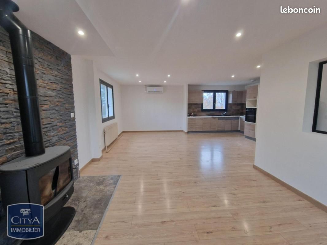 Appartement 4 pièces 95 m² · à Saint-Germain-Lespinasse · 95 m² · 770 €/mois