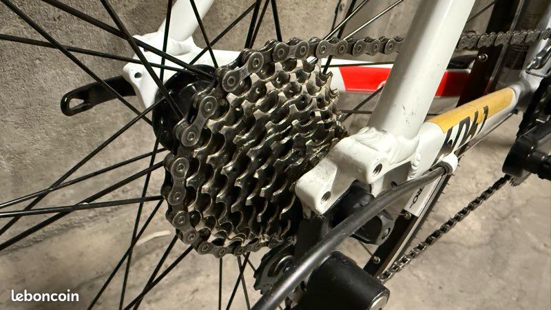 Vélo de route B'twin / triban 520 ACR 6061 - Aluminium fourche Carbone + support bidon (image 5)