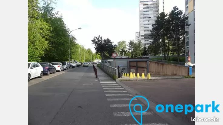 Parking/box 12 m² CRETEIL (image 1)