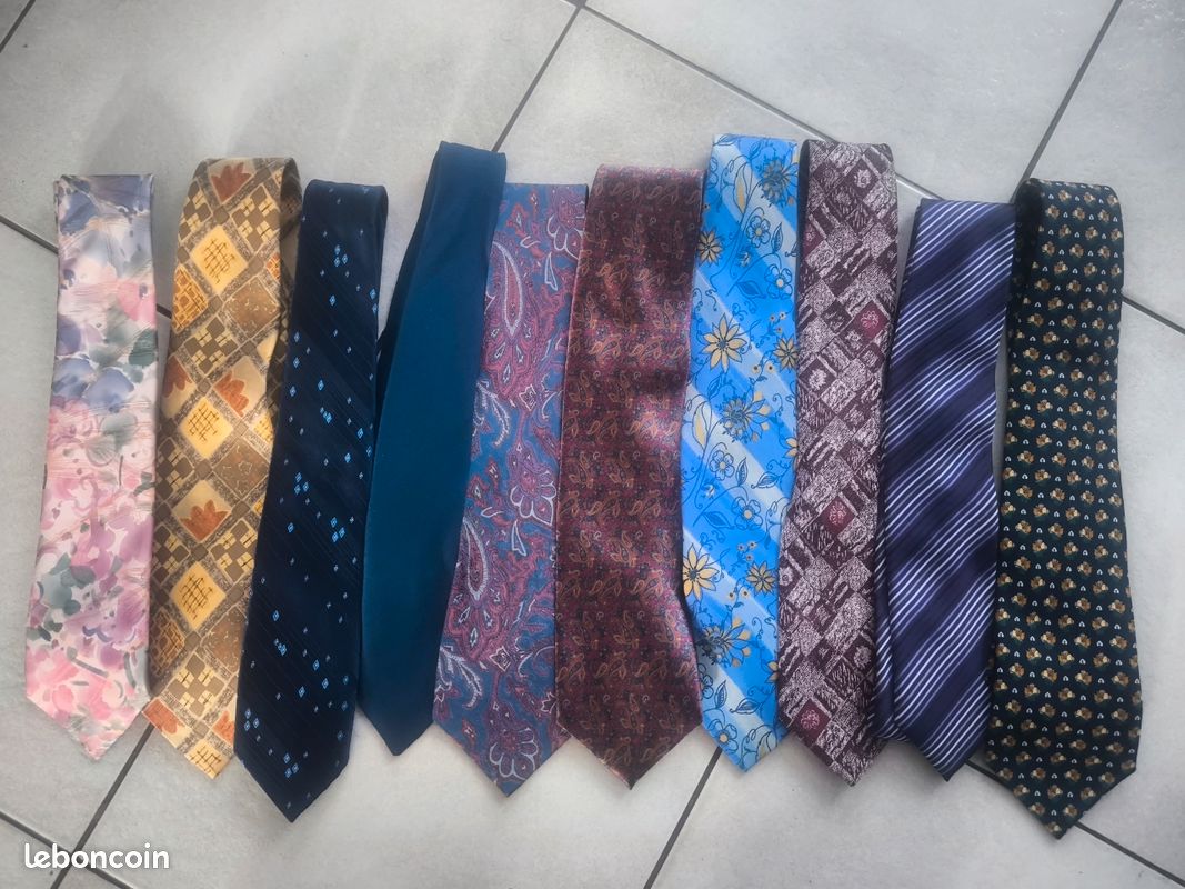 Lot De Cravates HERMÈS - Multicolores, Occasion, état 10/10