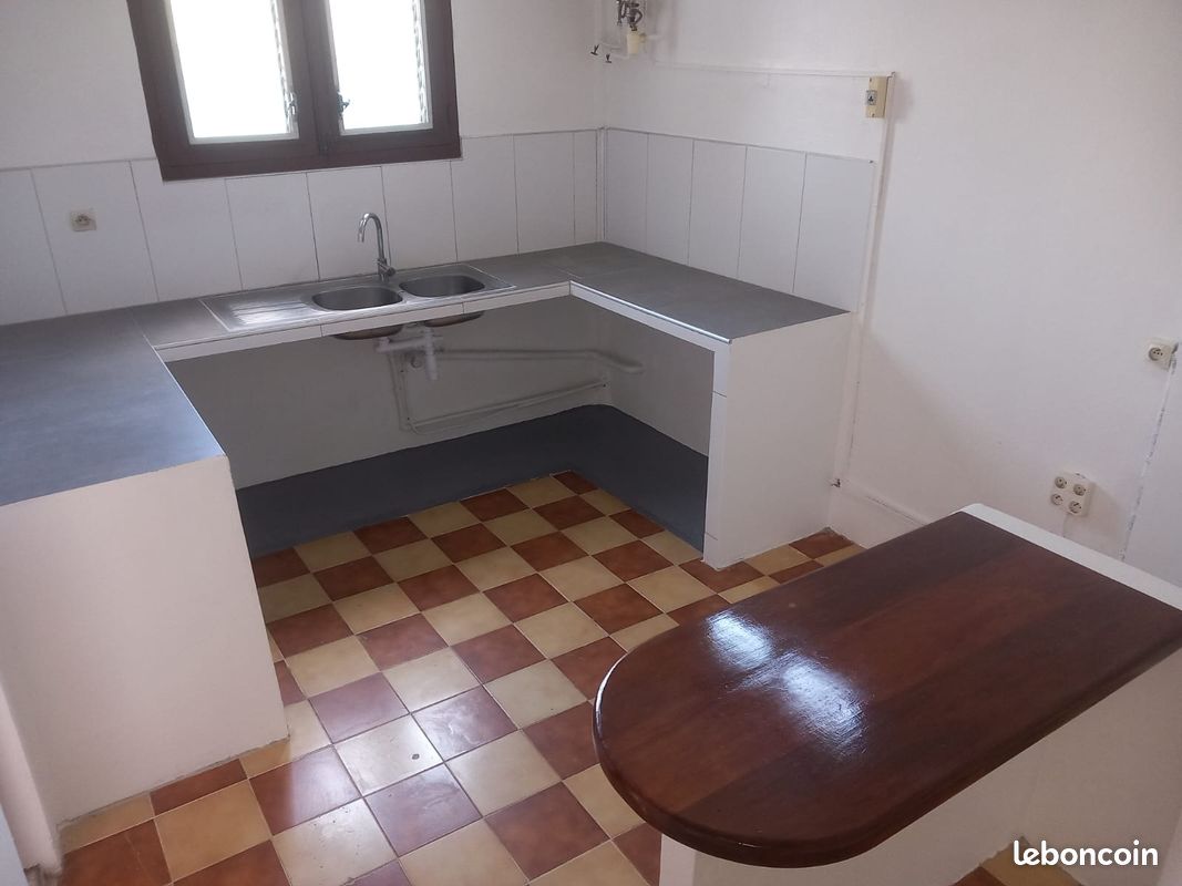 Appartement 3 pièces 78 m² · à Saint-Esprit · 78 m² · 800 €