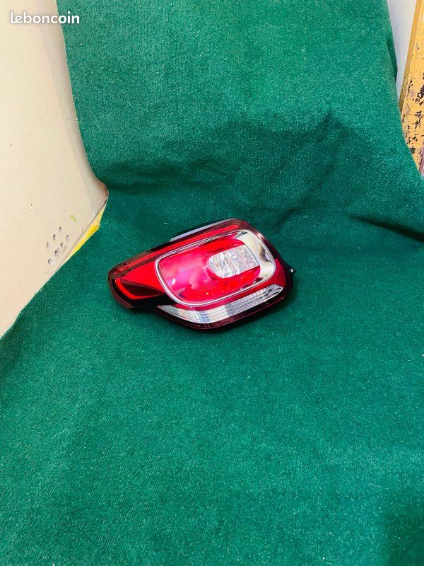 Feux arrière Gauche ( conducteur ) - Citroën DS3, - En Chrome, - Année de 2008-2016, - Référence : 9683116380, 9685849980, (image 1)