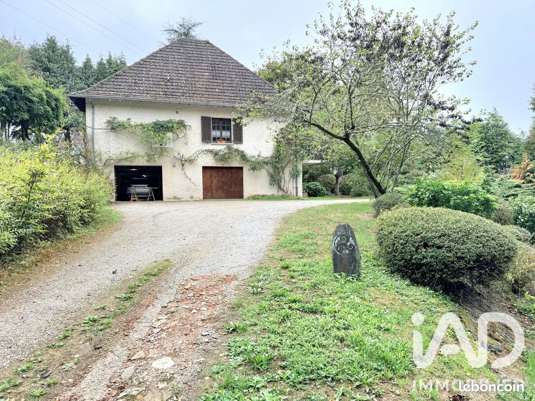 Maison 11 pièces 242 m² · à Saint-Léonard-de-Noblat · 242 m² · 205 000 €