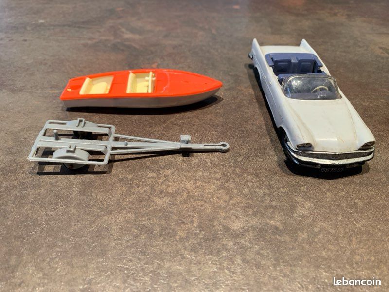 92 - Chrysler New Yorker Et Dinghy Rocca - Bleu clair