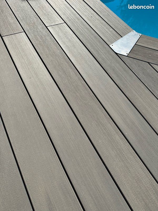 Lame de terrasse Silvadec + clips, bois composite grise neuve (image 1)
