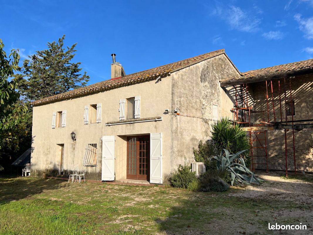 Maison 6 pièces 218 m² · à Sénas · 218 m² · 439 000 €