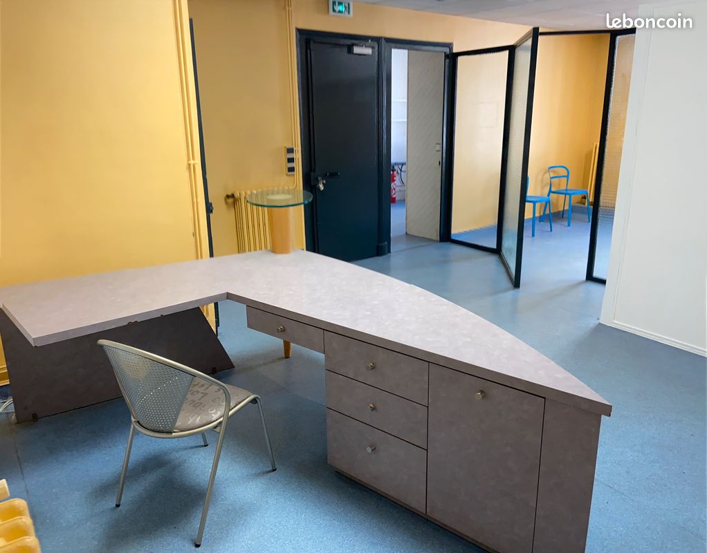 Local commercial 6 pièces 115 m² · à Bourgoin-Jallieu · 115 m² · 990 €/mois