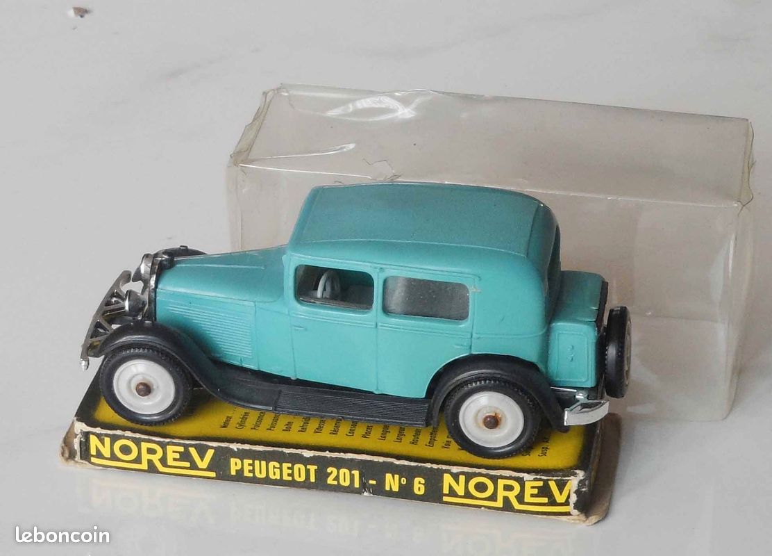 NOREV PLASTIQUE FRANCE REF 6 PEUGEOT 201 GRISE a voir