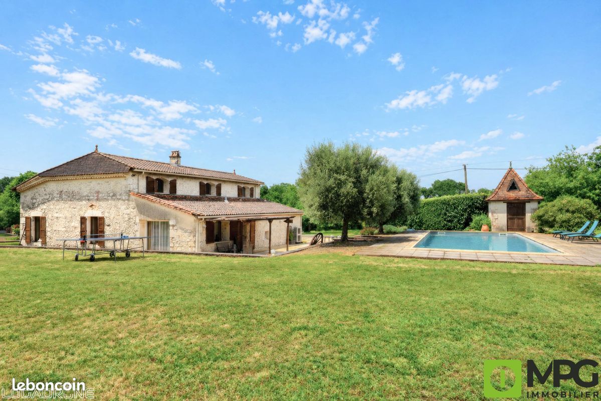 Maison 5 pièces 169 m² · à Montaut · 169 m² · 235 000 €
