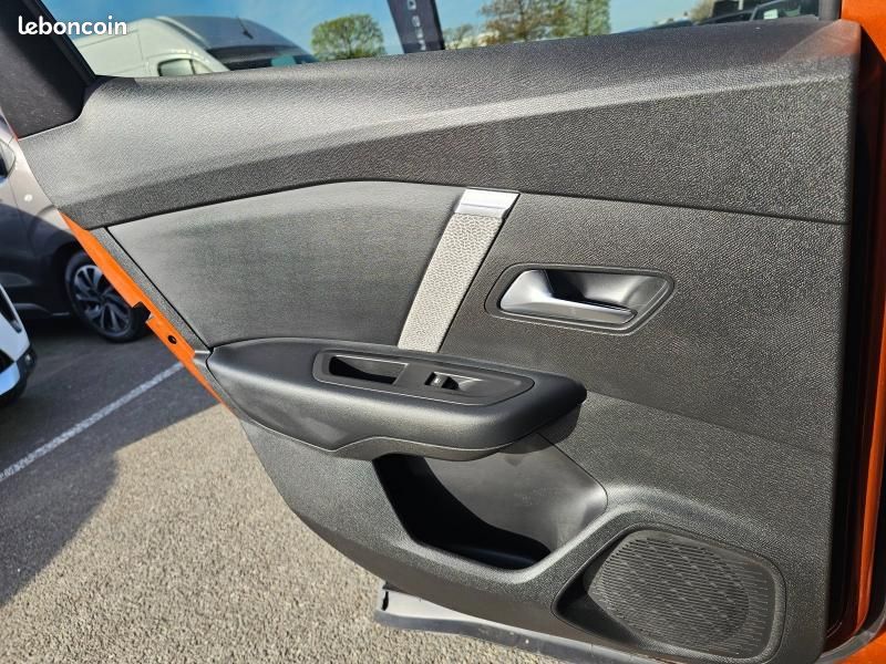 Citroen C4 PureTech 130 Shine EAT8 (image 17)