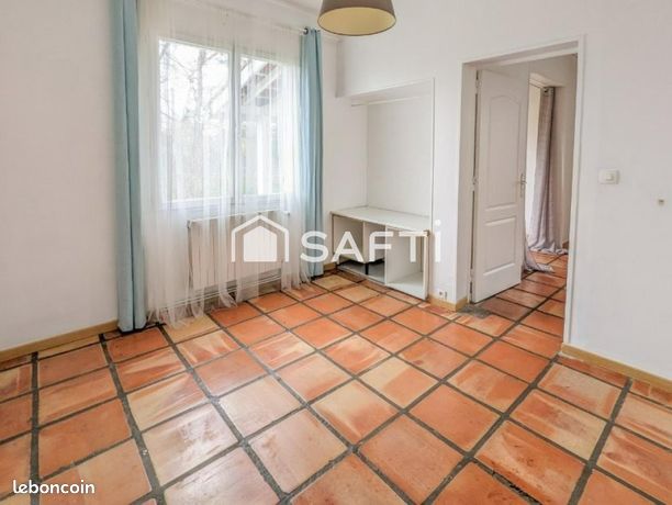 https://img.leboncoin.fr/api/v1/lbcpb1/images/cb/99/8b/cb998bfde54efb35e0c1215548beedd9ffdee27e.jpg?rule=ad-image