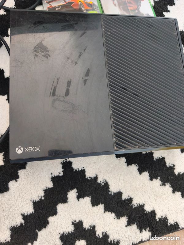 Xbox One 500 Go + 4 jeux (sans manette) (image 3)