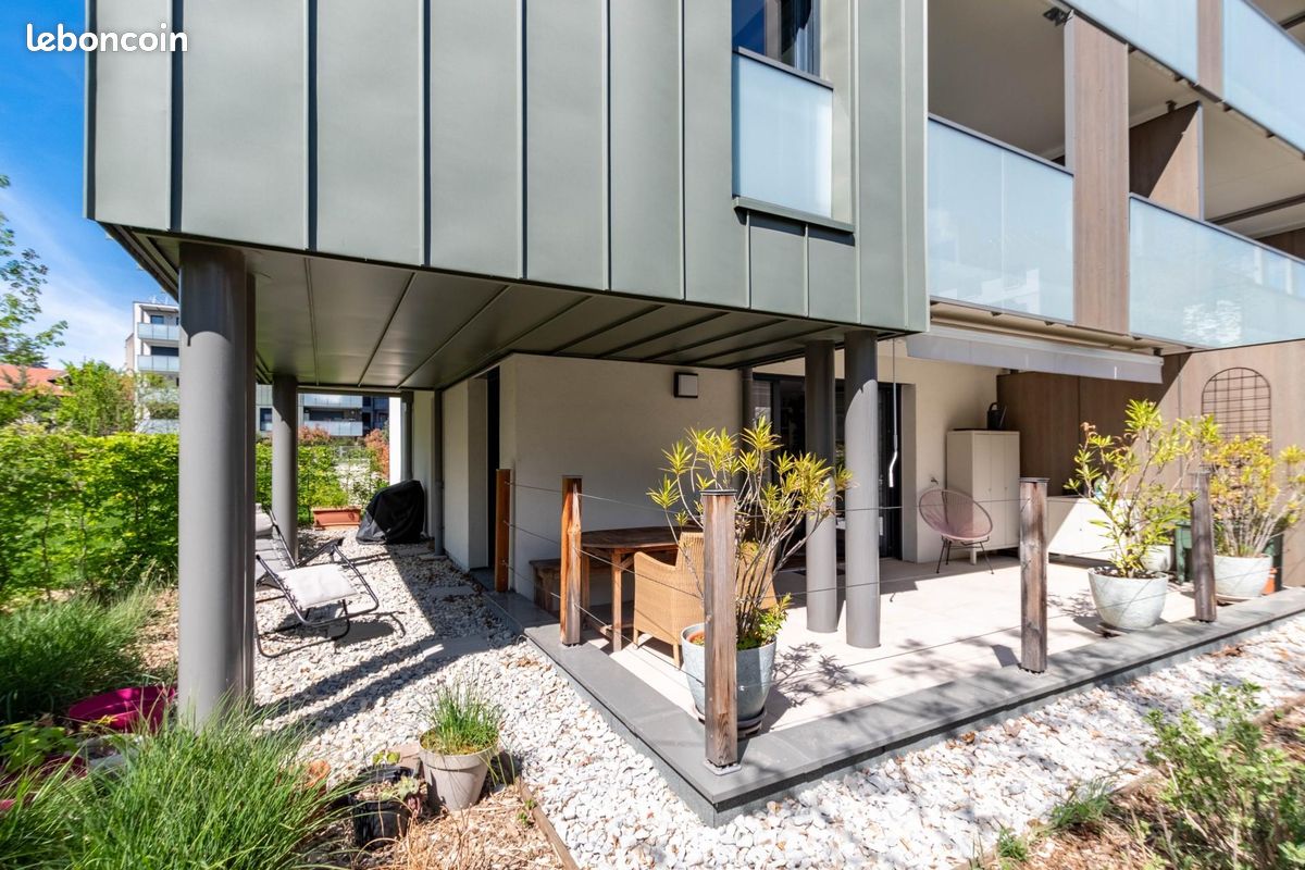 T3 confortable dans résidence de 2022 avec grande terrasse. Environnement verdoyant et calme en ville. Garage (image 11)
