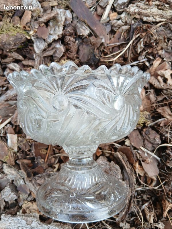 Ancienne petite coupe sur pied (image 2)