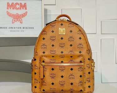 Sac à Dos MCM Visetos Authentique - Monogramme Beige, Clous Latéraux, Occasion Très Bon état