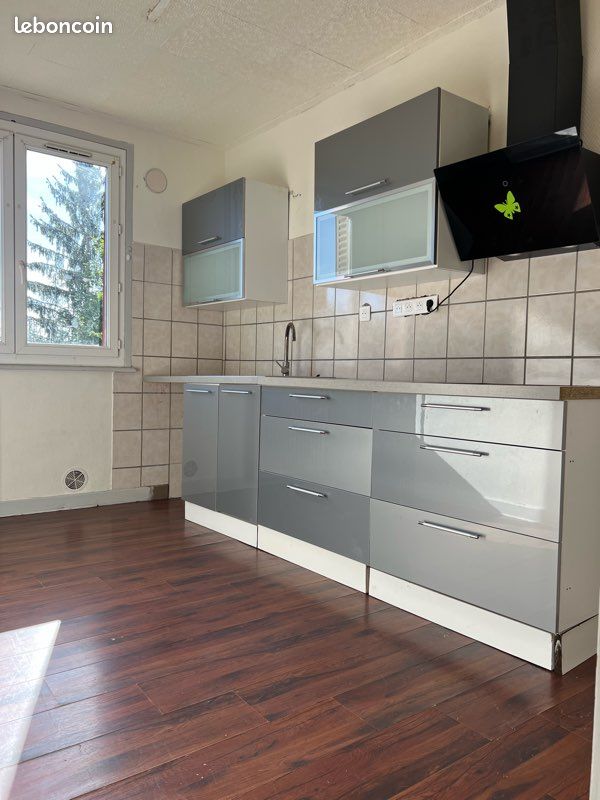 Appartement 4 pièces 90 m² · à La Monnerie-le-Montel · 90 m² · 680 €/mois