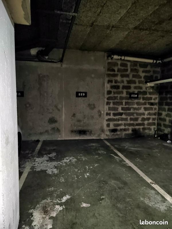 Parking 11 m² · à Paris · 11 m² · 100 €