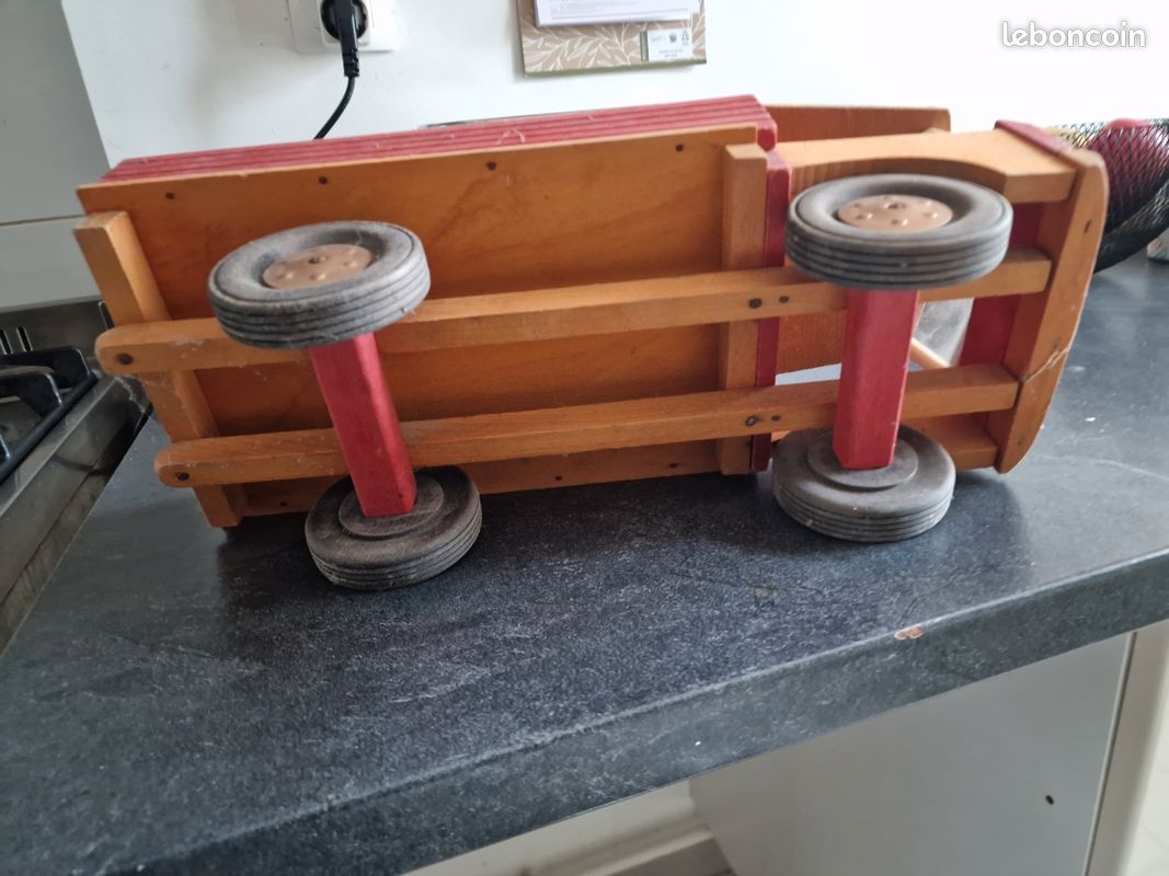Anciens Camions Jouets En Bois – Échelle Indéterminée – France, Années 1950