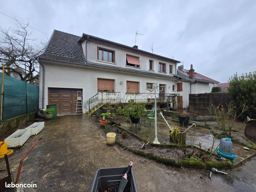 Maison 12 pièces 242 m² · à Gray · 242 m² · 129 000 €