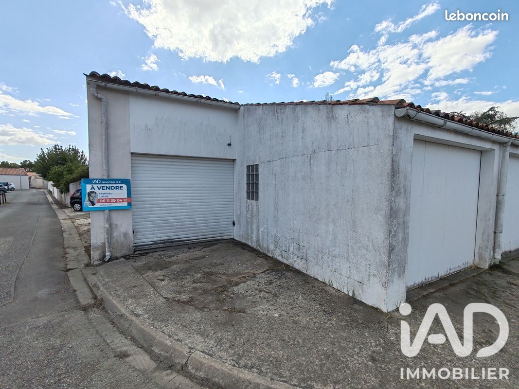 Parking 75 m² · à Saint-Ouen-d'Aunis · 75 m² · 70 000 €