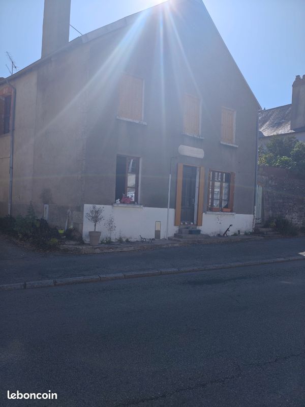 Maison 9 pièces 200 m² · à Jarnages · 200 m² · 90 000 €
