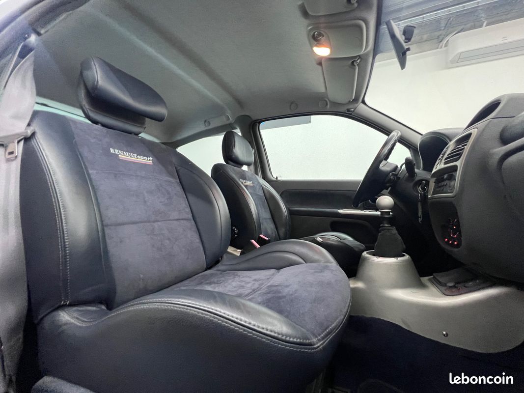 Renault Clio 3.0 V6 230ch/N°1609/Distribution Neuve/Clim (image 12)