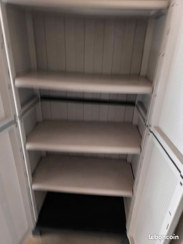 Vends armoire garage gros plastique (image 2)