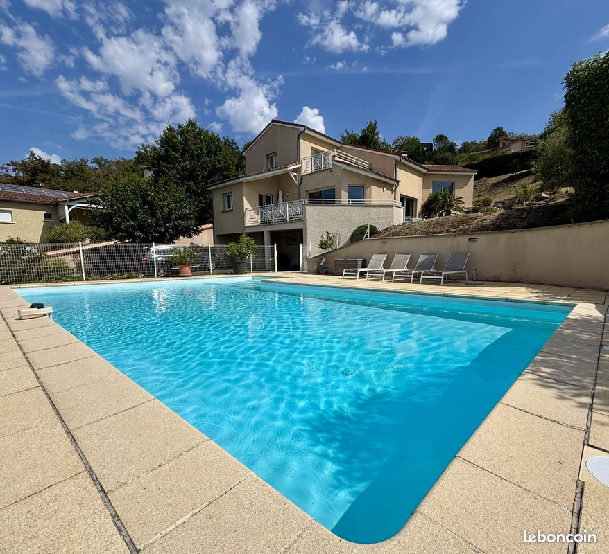 Maison 8 pièces 161 m² · à Saint-Just-Saint-Rambert · 161 m² · 549 000 €