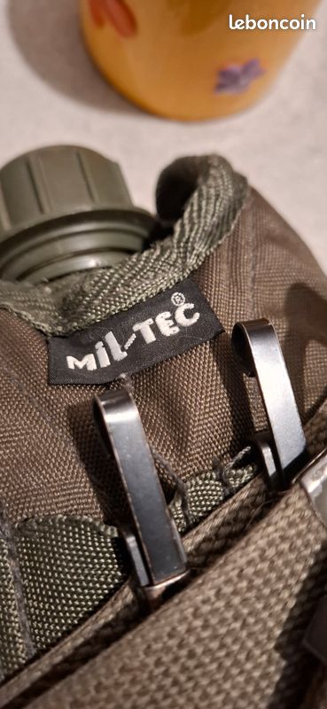 Gourde militaire avec ceinture (image 4)