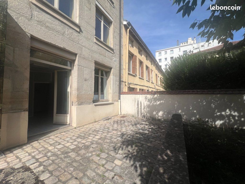 Appartement 3 pièces 52 m² · à Saint-Étienne · 52 m² · 69 000 €