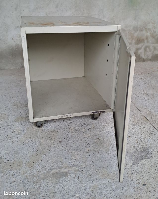 Caisson / placard métallique à roulettes 1 porte battante beige en l'état (image 3)