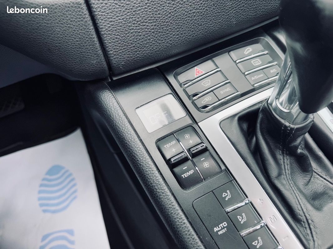 Porsche Macan 2.0L 252CH PDK + TOIT OUVRANT + SUIVI PORSCHE + SIEGES CHAUFFANTS/ELEC + CAMERA DE RECUL + GARANTIE 12 MOIS (image 38)