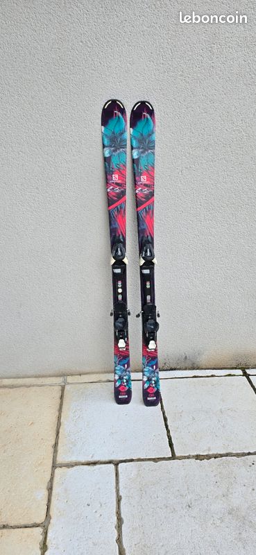 salomon 140cm skis S/Max 6XT with M10 Bindings This lightweight ski offers a profile that provides comfort and confidence in a variety of snow conditions and allows young skiers to develop their skills Skis fille Salomon 140cm en