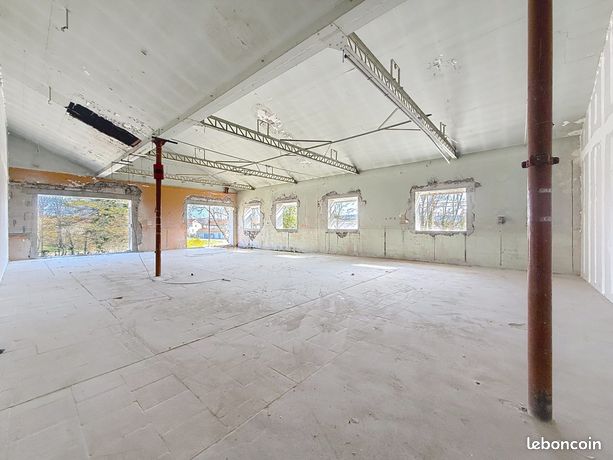 Loft 1 pièce 163 m²