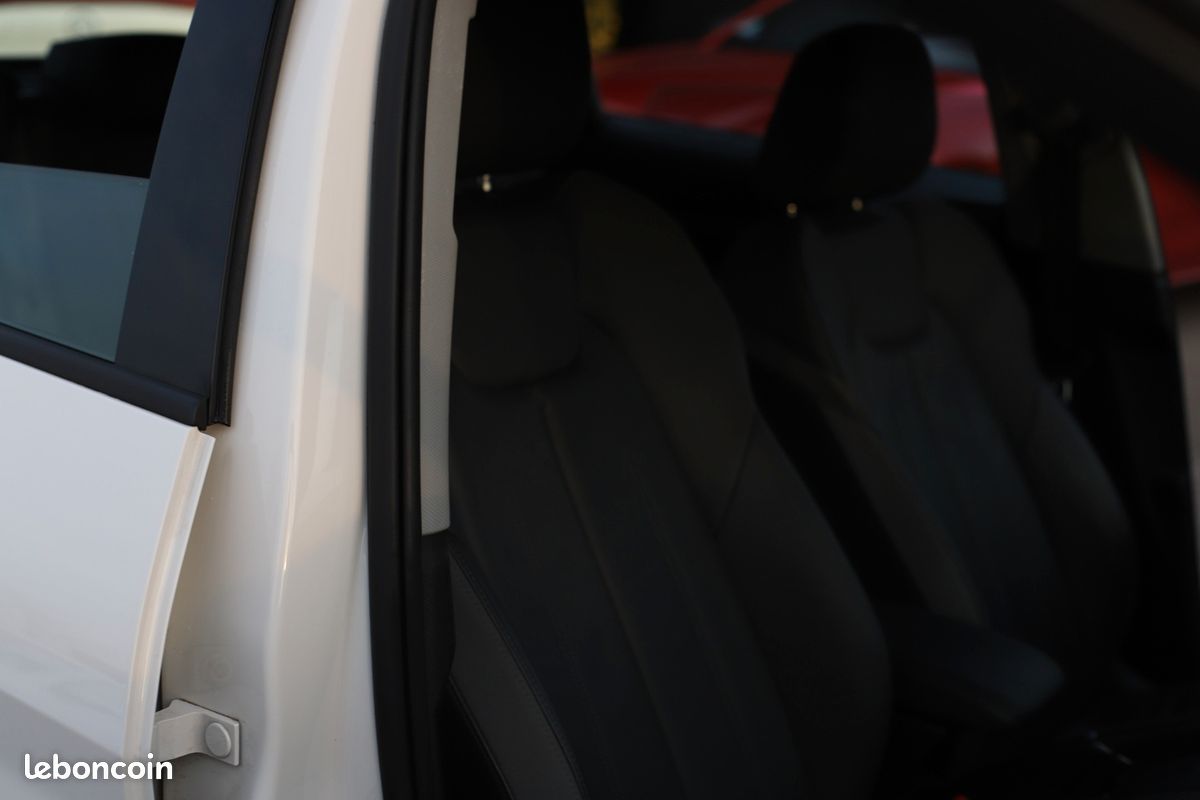 AUDI A1 ALLSTREET 30 tfsi 110 ch s tronic 7 design luxe (image 17)