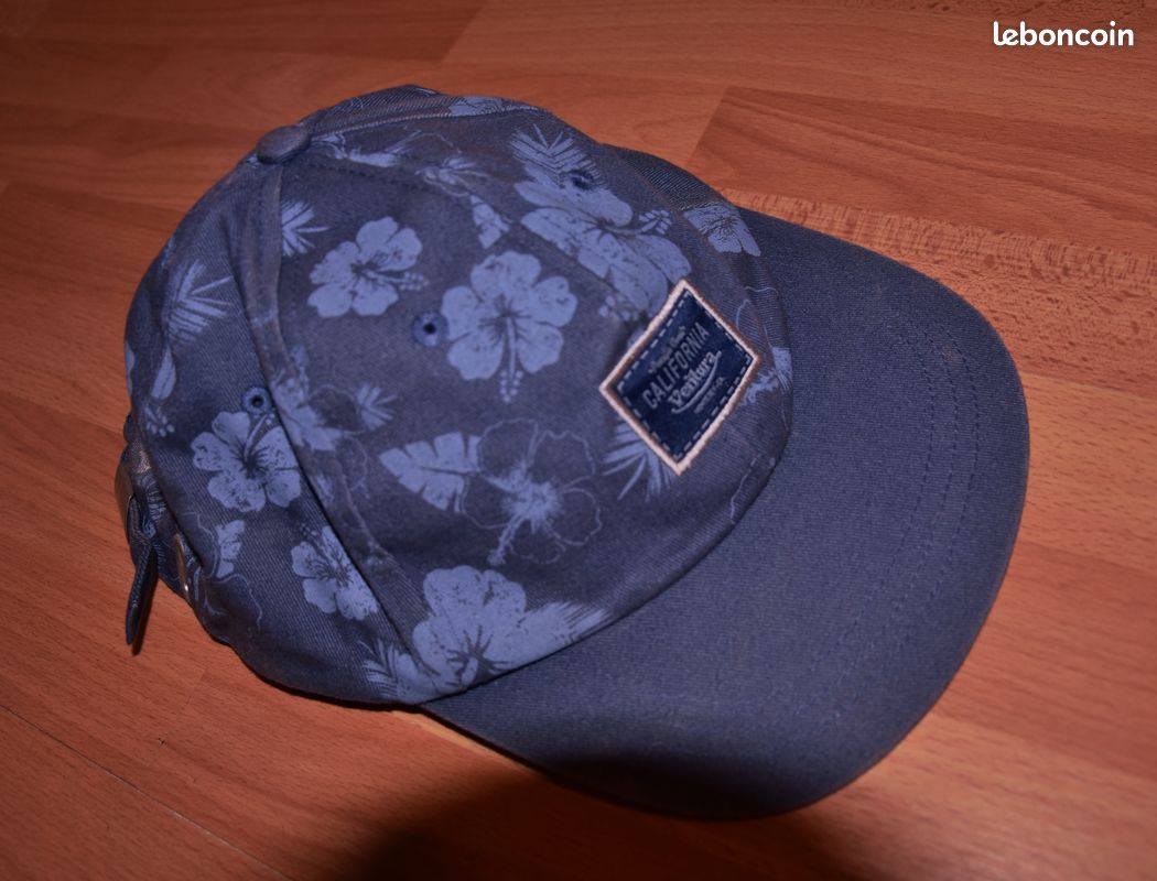 Casquette bleue fleurie. Tape à l'oeil (image 3)