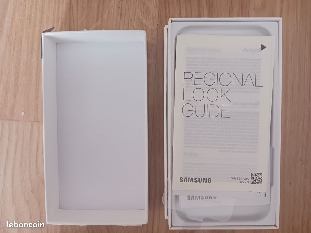 Boite Samsung A3 + accessoires (image 3)