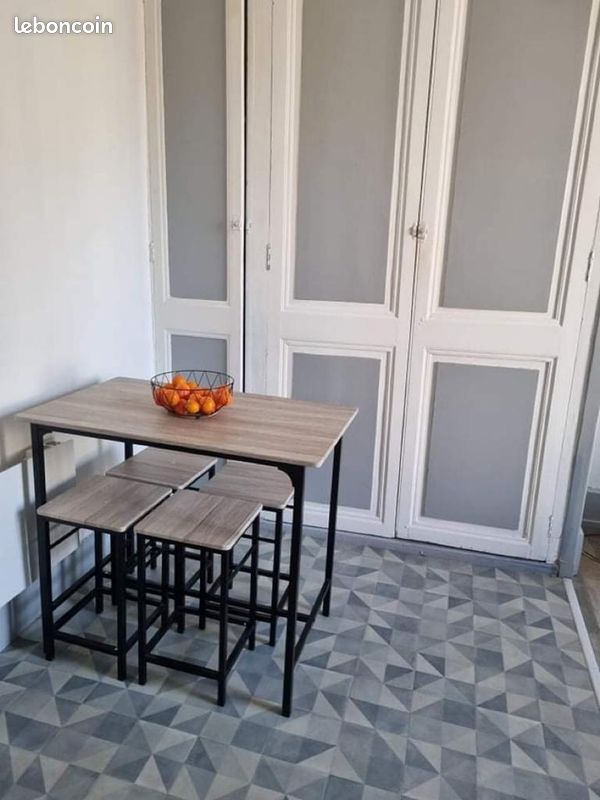 Studio 28 m2 au 1er étage d'un immeuble classé équipé de WIFI - Châtellerault 86100 (image 2)