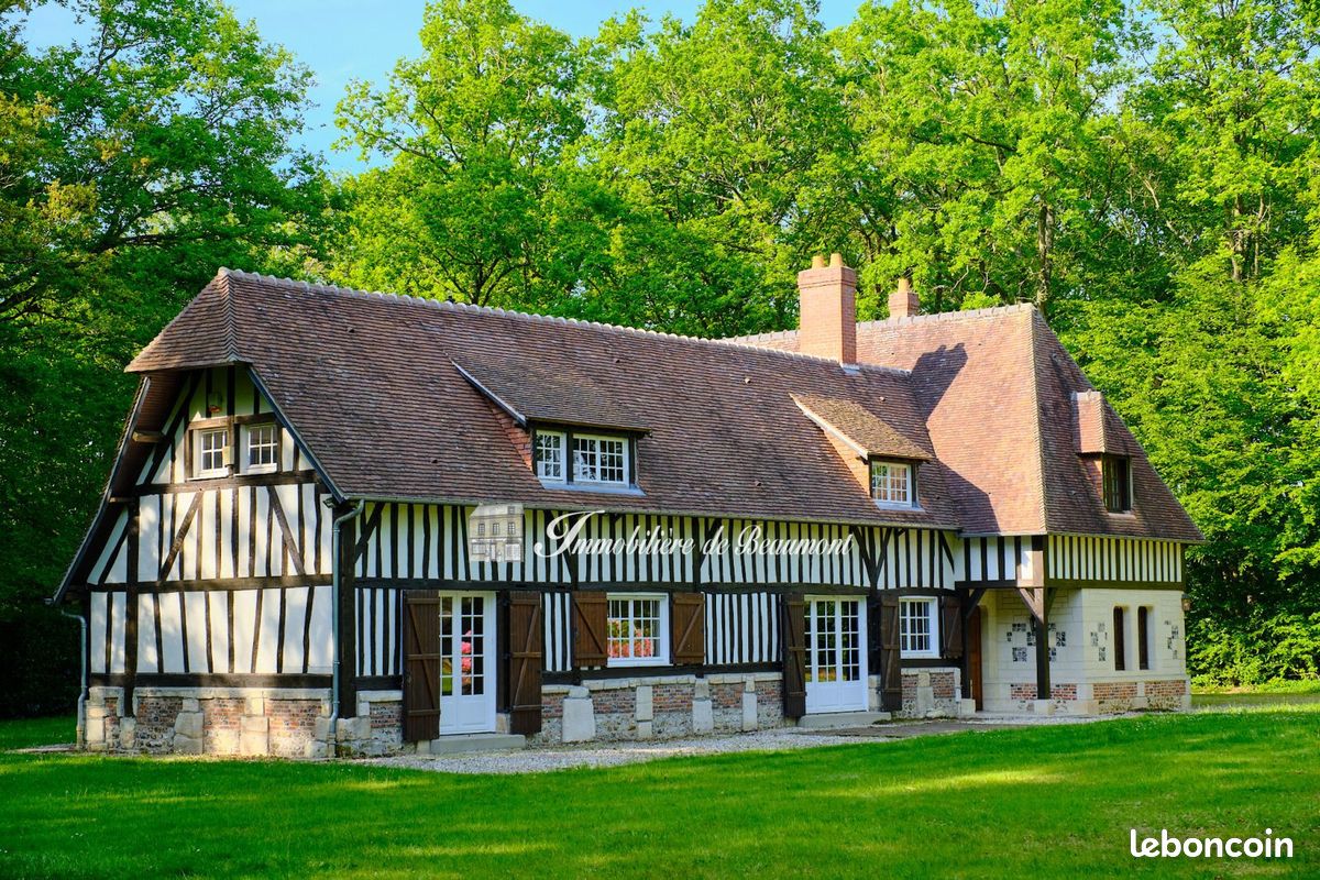 Maison 8 pièces 256 m² · à Beaumont-le-Roger · 256 m² · 570 000 €
