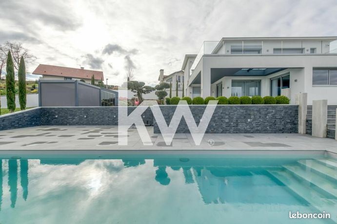 Villa 6 pièces 322 m²