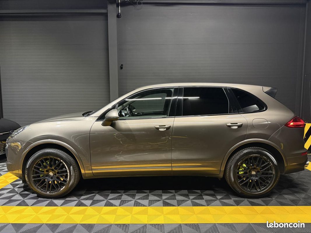 PORSCHE CAYENNE S E-Hybrid V6 416 cv hybride rechargeable - JANTES RS SPYDER 20\' / SUIVI FULL PORSCHE (image 2)